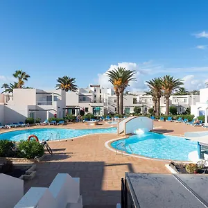 13 Con Terraza Y Piscina En , Corralejo España