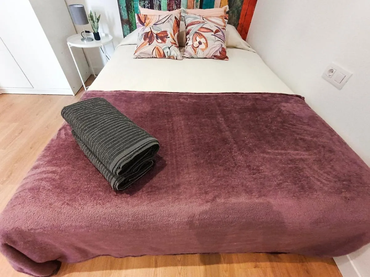 By Universitat Rooms Барселона Хостел