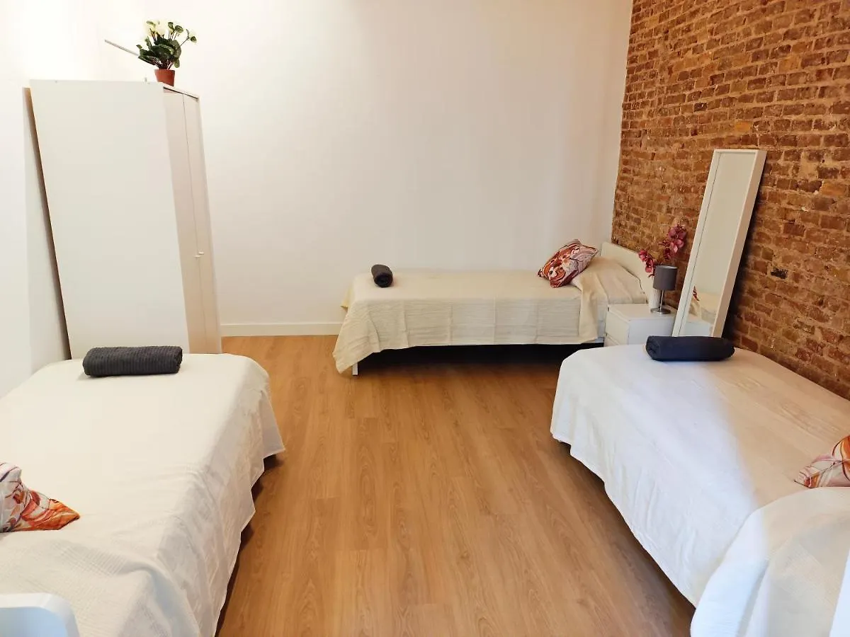 By Universitat Rooms Барселона