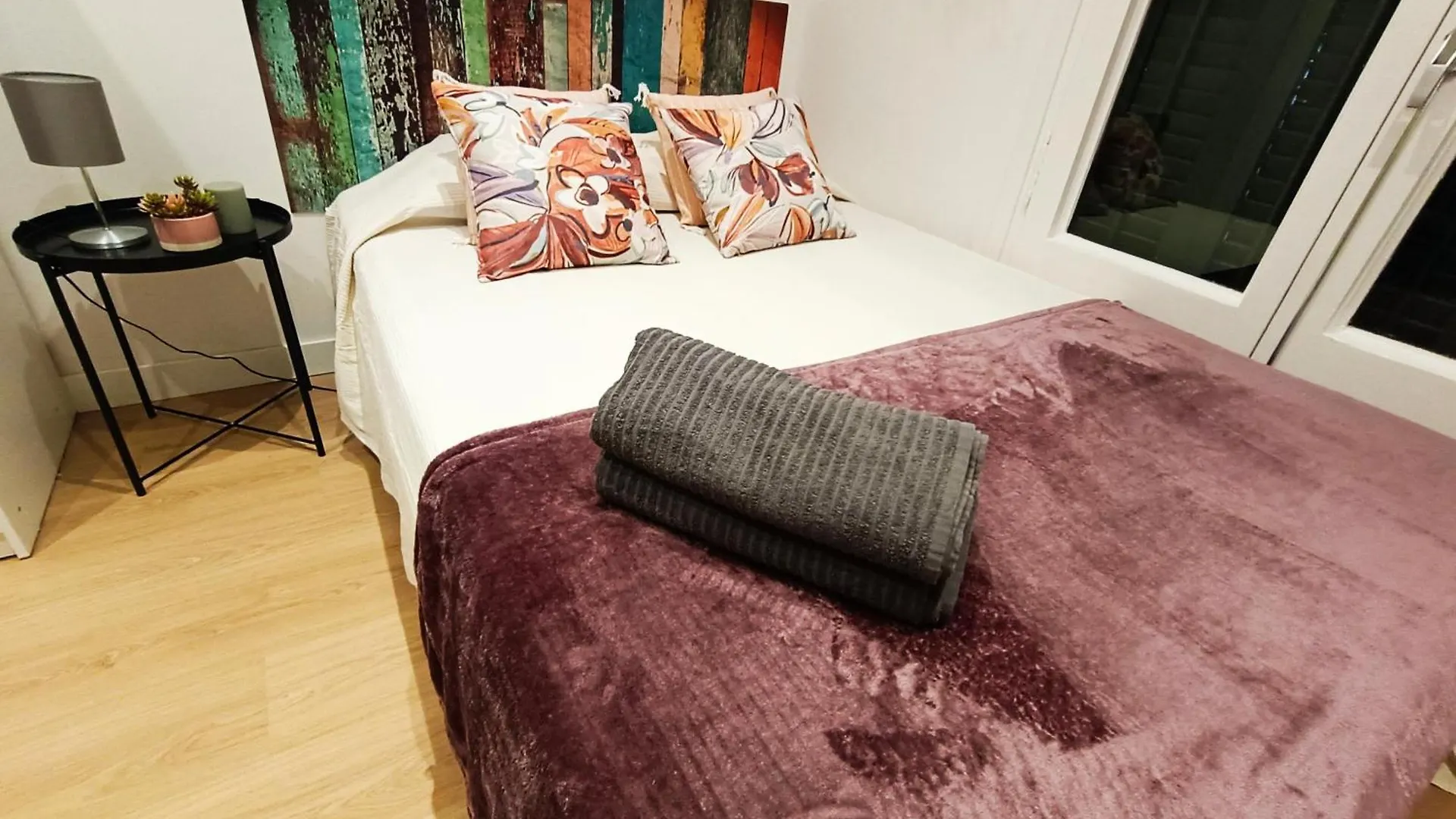 By Universitat Rooms Барселона Испания